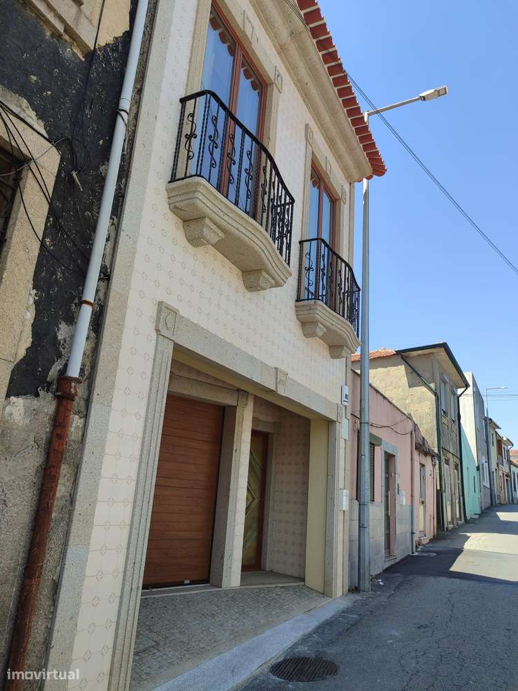 Excelente Moradia  2 frentes + Garagem + Terraço c/ Barbecue + Jardim-34