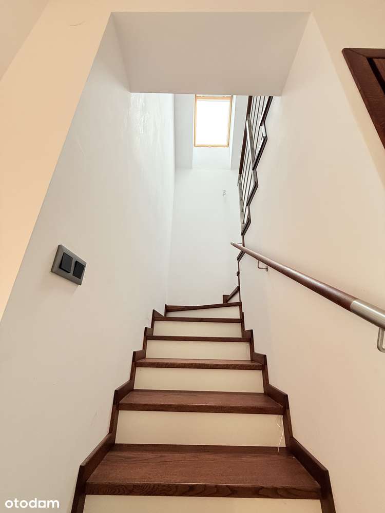 Przytulny dom z dużą działką w Klaudynie – idealny na rodzinne życie-7