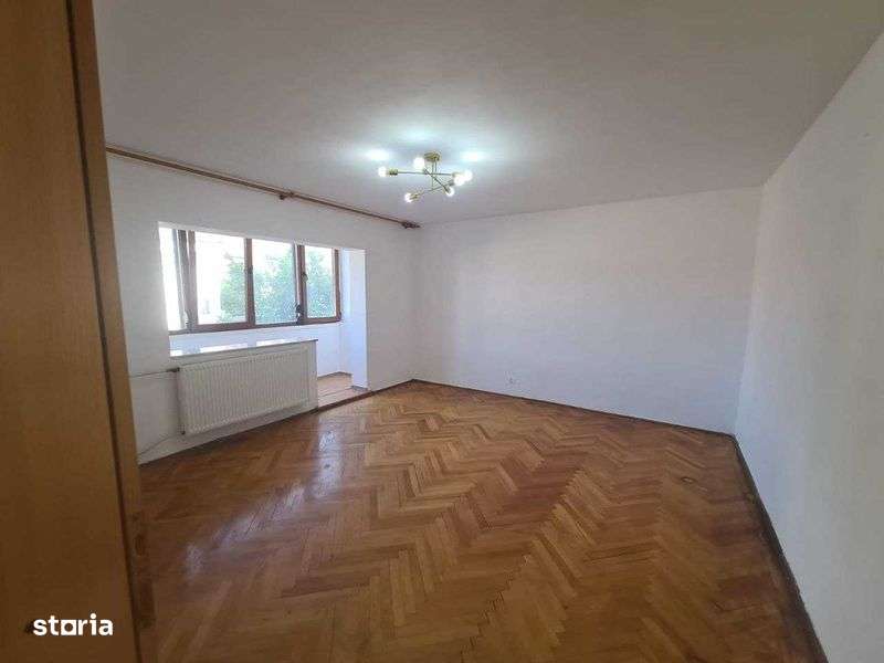 Proprietar apartament 4 camere la piata mica (centru) et 3/4 decomadat - Imagine principală: 1/8