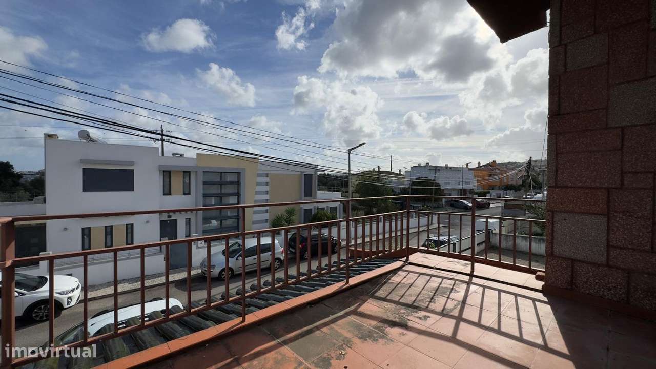 Moradia T6 - 220m2 - 3 pisos - 2 garagens - Barro - Pinheiro de Loures-34