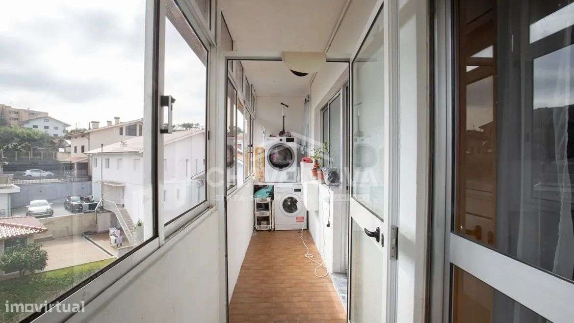 Apartamento T2 com Varanda e Garagem em Gondomar-5