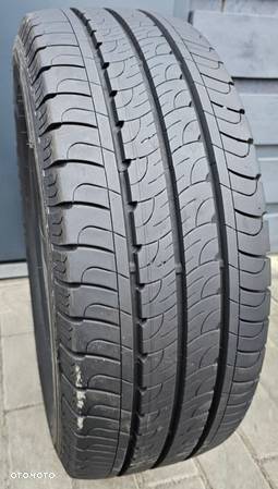 Goodyear EfficientGrip Cargo 215/65R15 104/102 T - 1