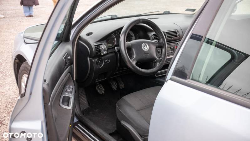 Volkswagen Passat 1.9 TDI Trendline - 18