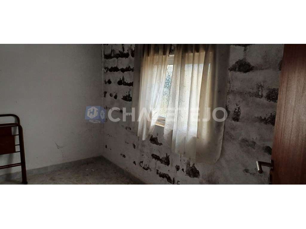 Casa Antiga Com Arrecadação e Terreno Para Recuperar, Cernache do B...-16