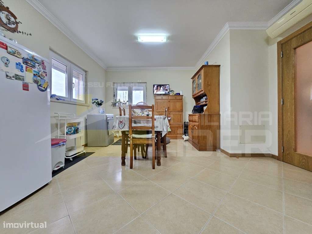 Moradia T3 que se distribui por 3 pisos na Silveira Torres Vedras - Grande imagem: 4/39