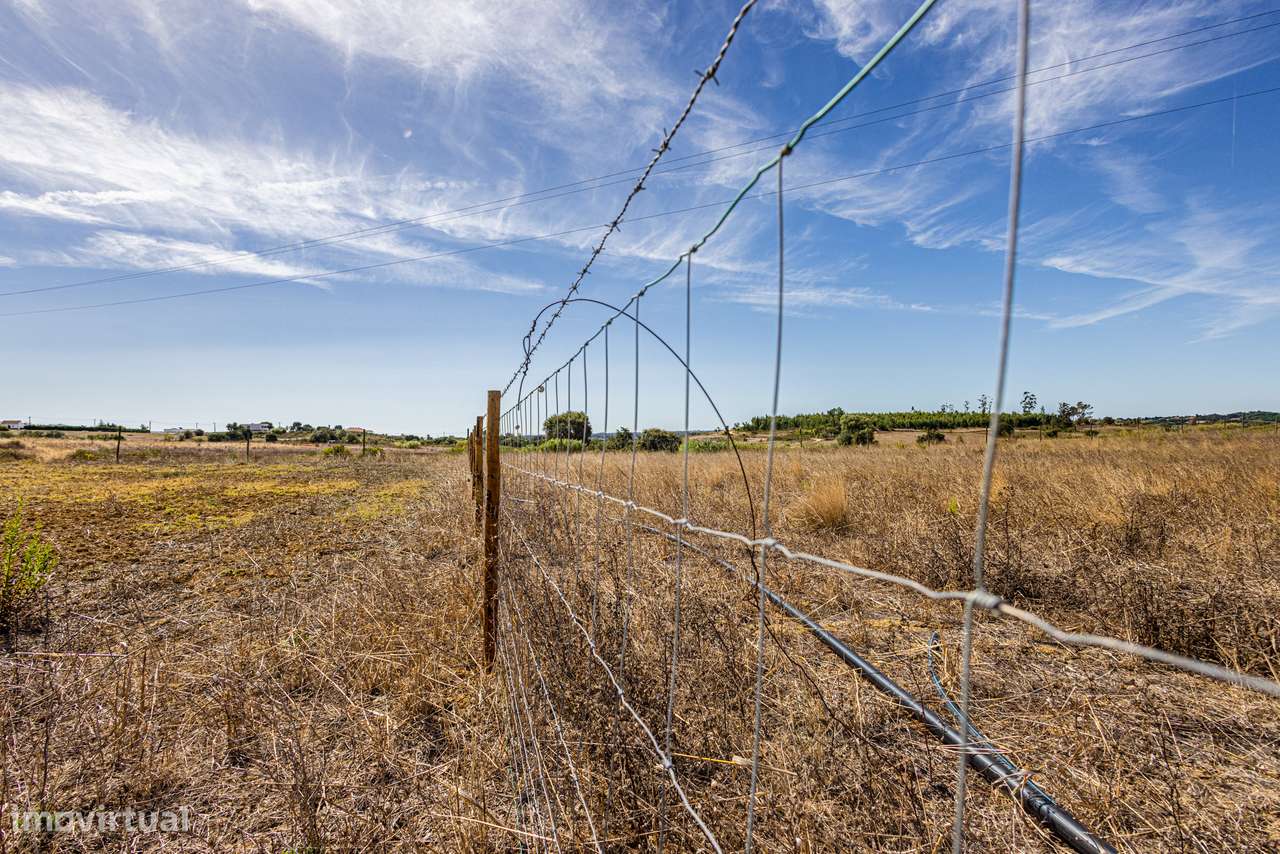 Excelente propriedade com área total de 13 680m2, localizada na Ereira-17