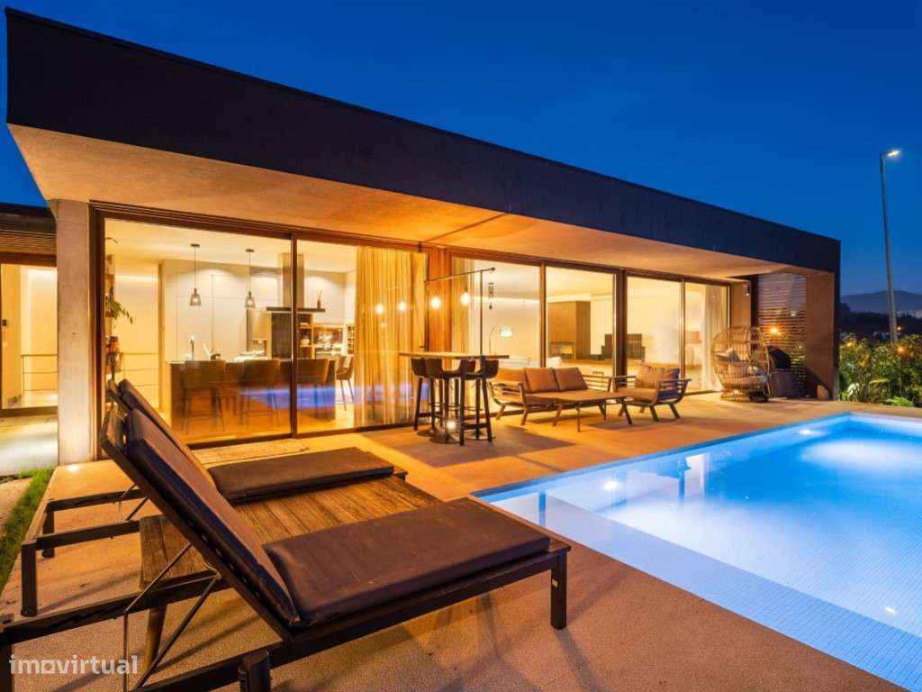 Moradia Exclusiva V4 com Piscina aquecida-54