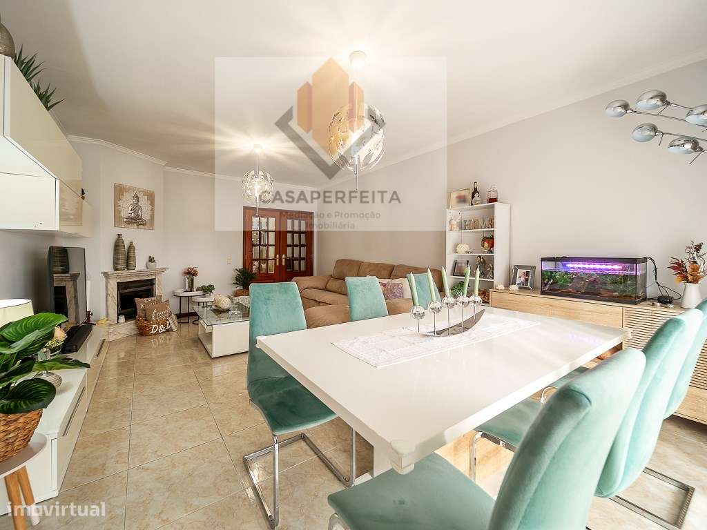 Deslumbrante T2 de 2 Frentes com Varandas e Box - Canelas-5