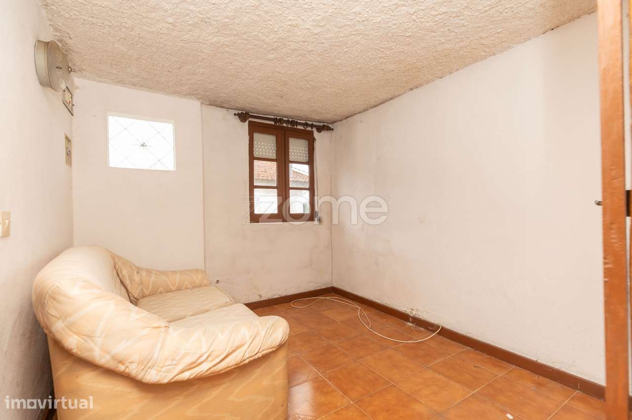 Moradia T4 | Moradia T2 | Recuperar | S. Martinho do Bispo-24