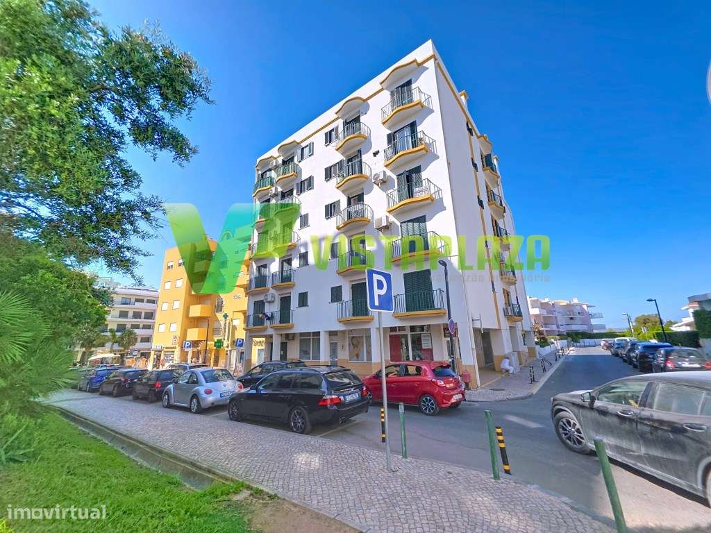 Apartamento T2 na Praia da Rocha com Estacionamento e Localização P... - Grande imagem: 2/23