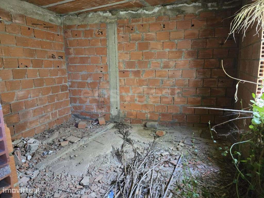 Moradia para Recuperar com Terreno Adjacente - Localizada em Trigac... - Grande imagem: 4/21