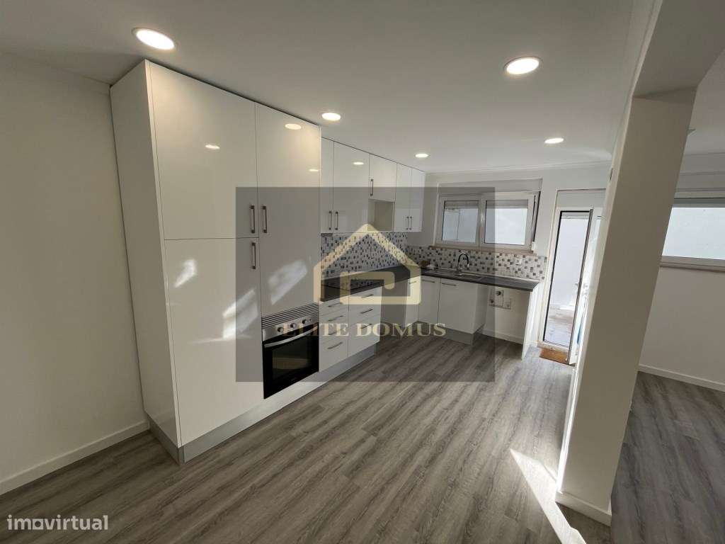 T2 com terraço, totalmente remodelado, Alfornelos!-11