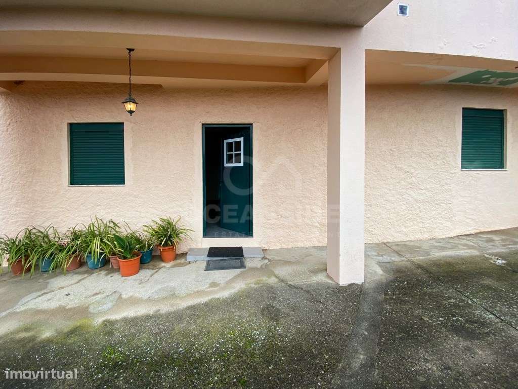 Moradia Independente Em Escalos De Baixo-44