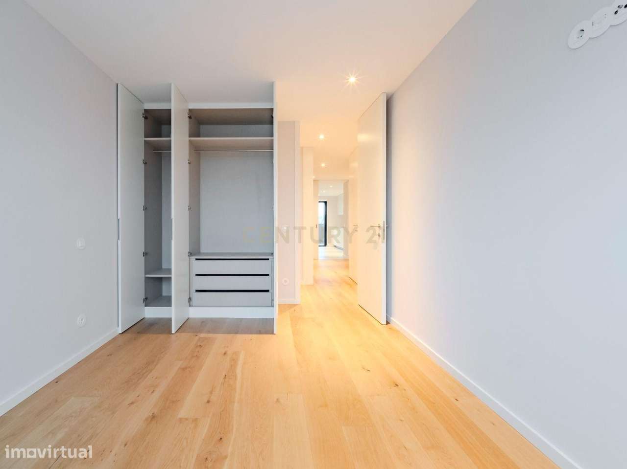 Apartamento T3 de Luxo em Condomínio Privado com Piscina, Padel e Giná-24