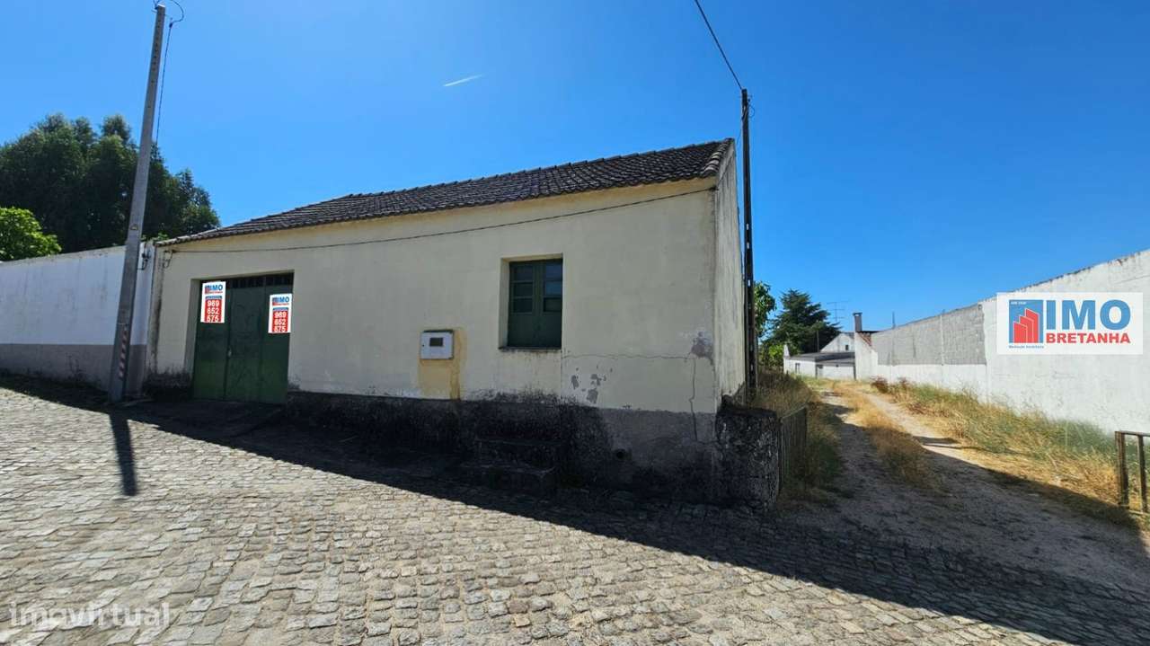 Garagem com terreno e anexos na Lousa-1