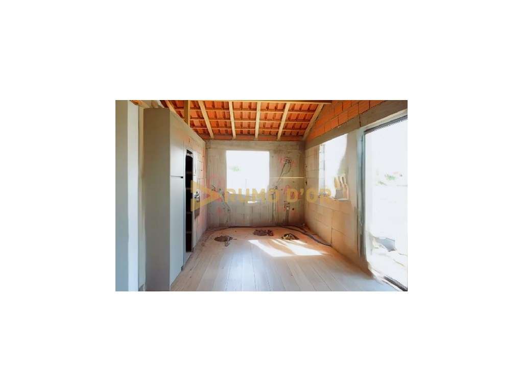 Moradia T2+1 Remodelada com Logradouro e Vinha em Pocariça, Olhalvo-4