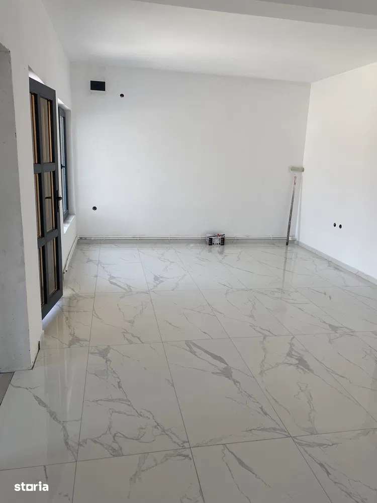 Casă cu 4 camere în Năvodari - Imagine principală: 2/7