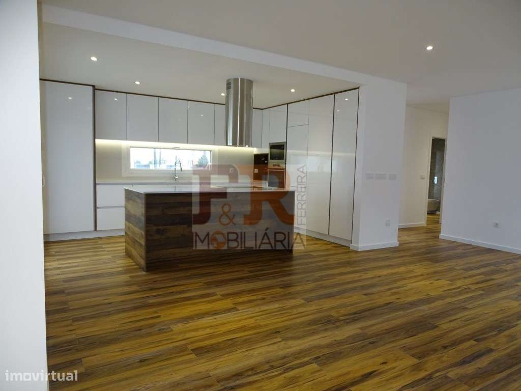 Fantástica Moradia Isolada V3+1 Pergola Fernão Ferro - Grande imagem: 2/55