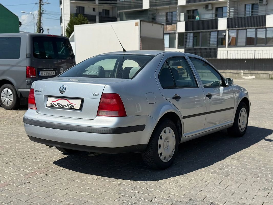 Volkswagen Bora 1.9 TDI Trendline - 4