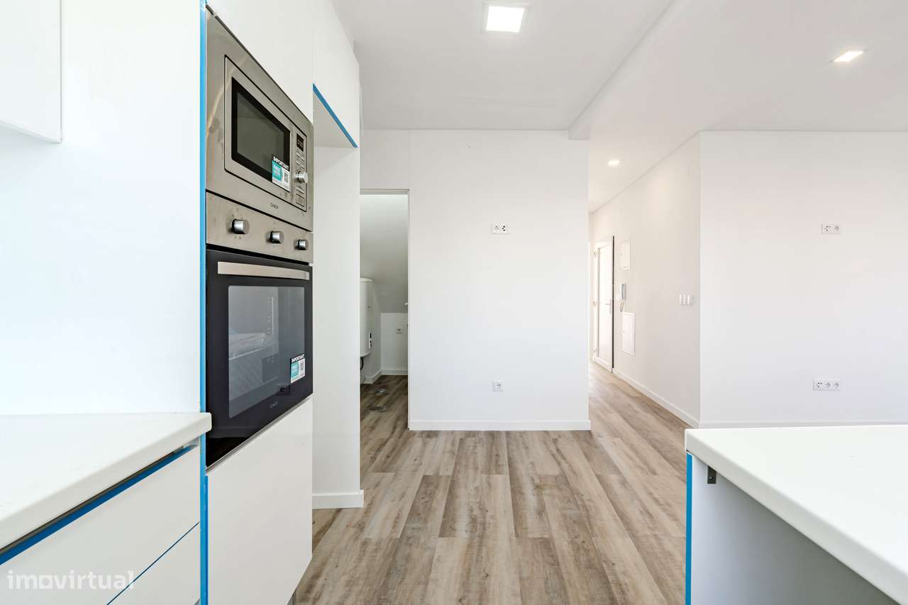 Apartamento T2 - Renovado- Vista Rio-1