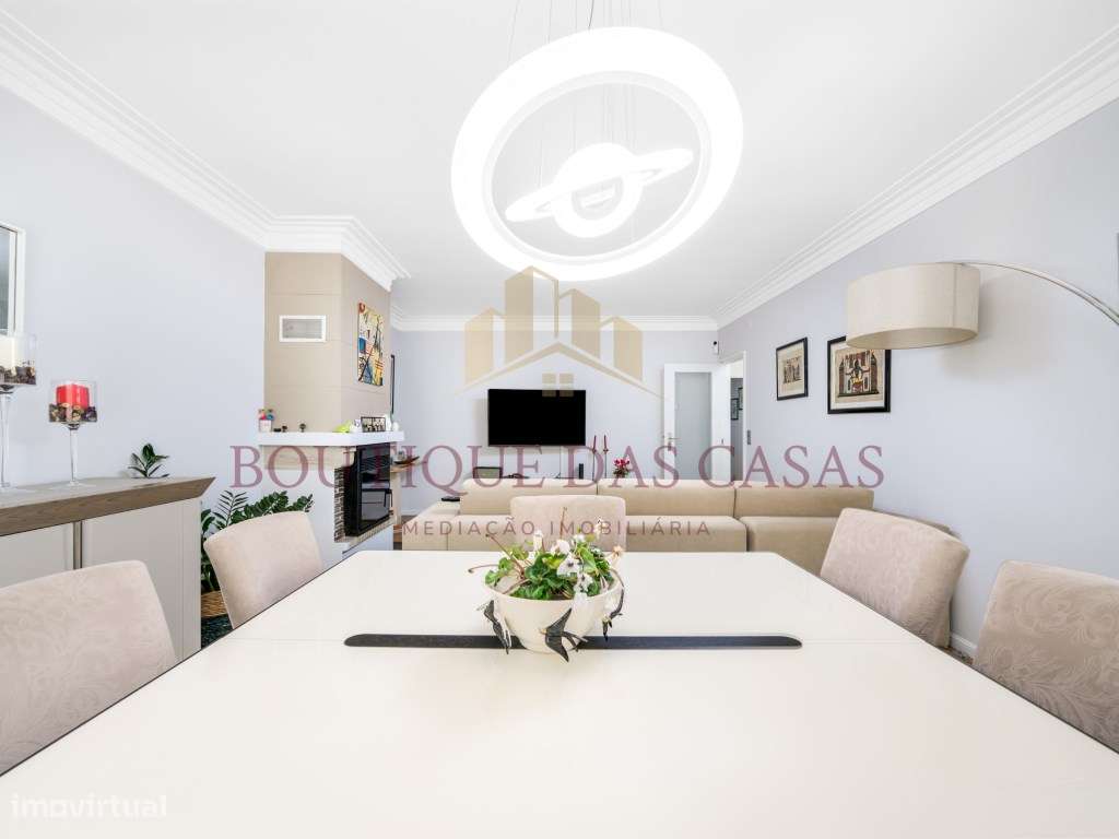 Apartamento T3 com Varanda e Box - Olival - Grande imagem: 4/25