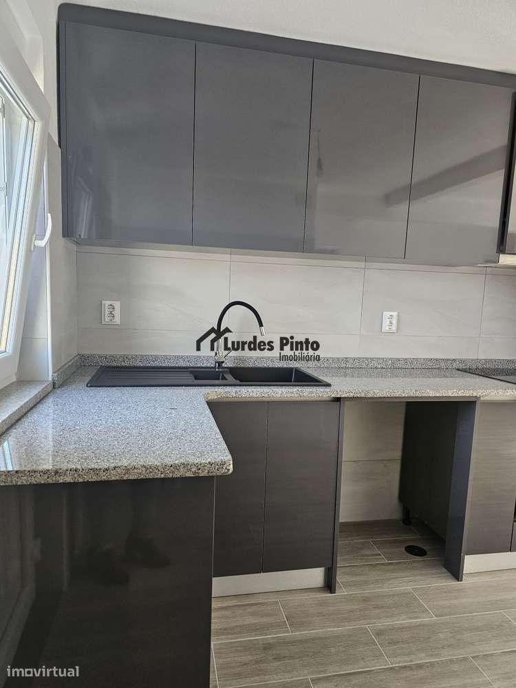 Moradia V3 remodelada - Grande imagem: 2/14