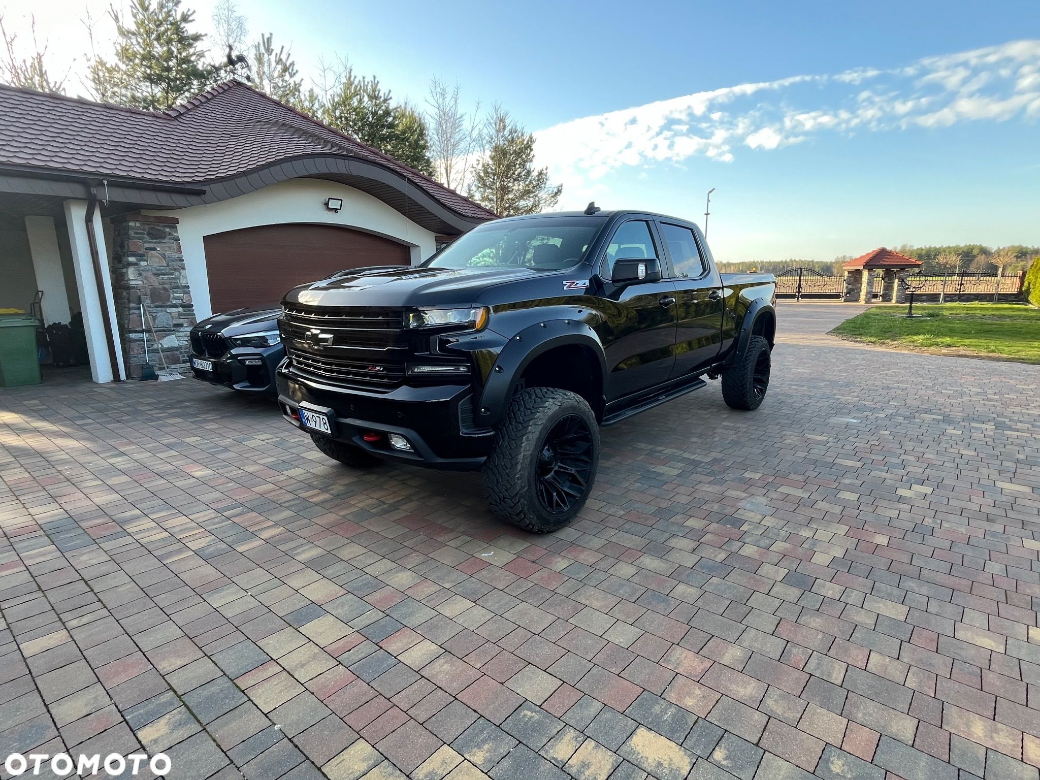 Chevrolet Silverado - 1