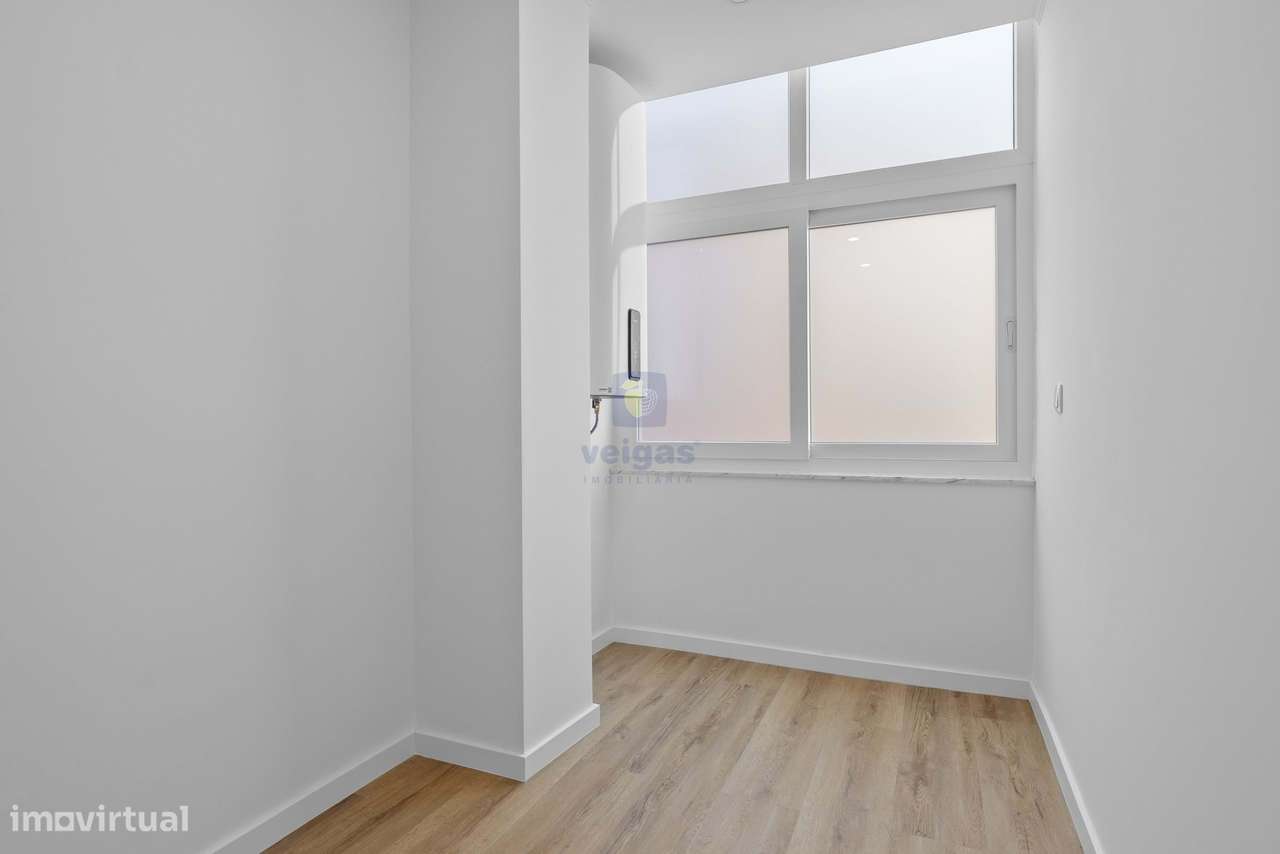 Apartamento T4 Remodelado – Conforto e Modernidade no Barreiro-17