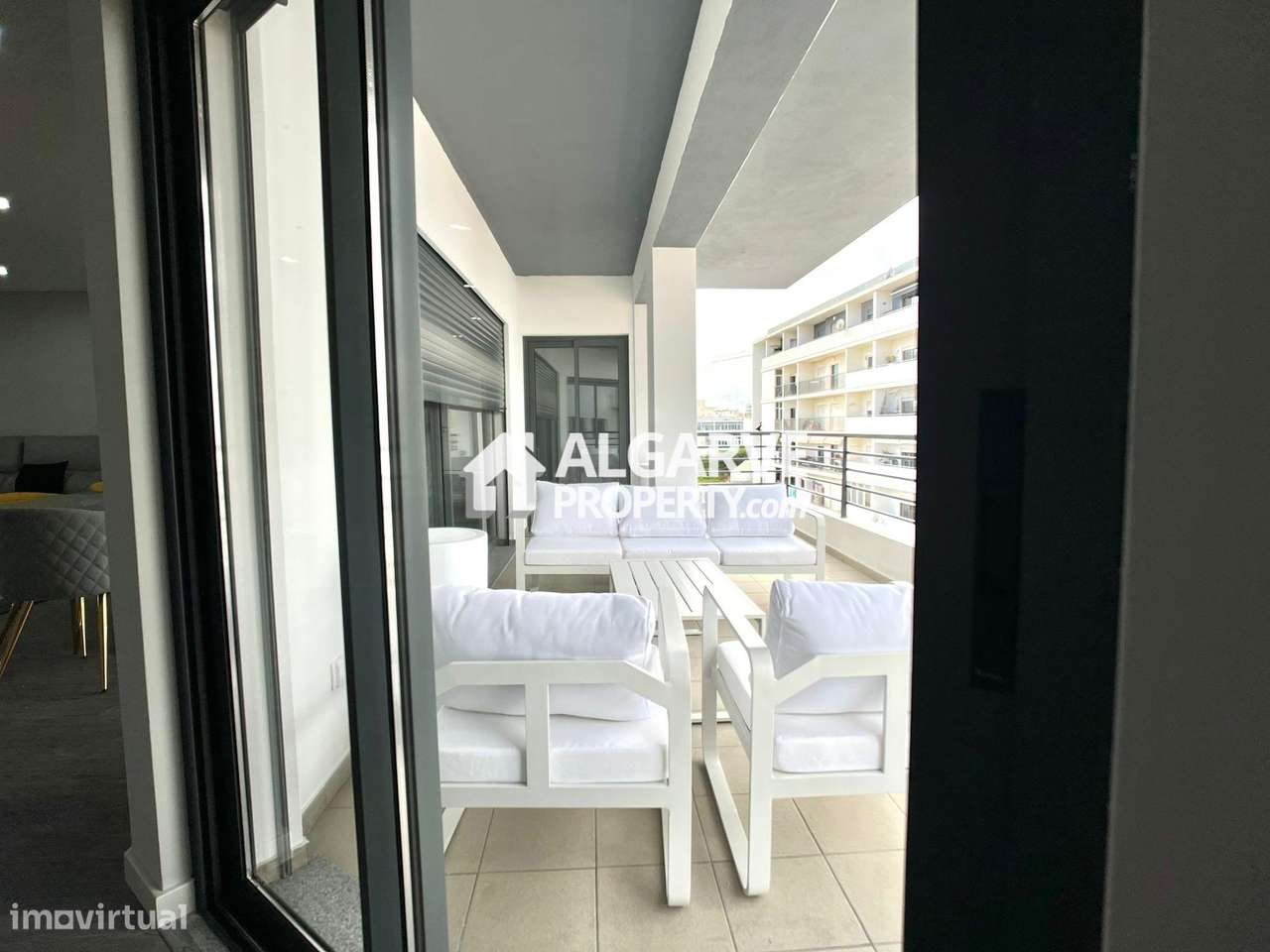 Apartamentos T3 em condomínio de arquitetura moderna com jardim perto-24