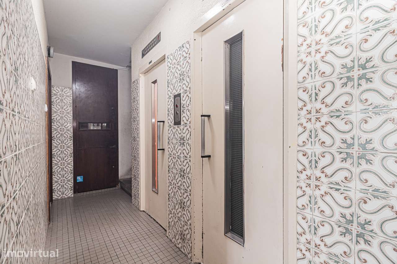 Apartamento T3 remodelado em prédio com elevador, Corroios-31