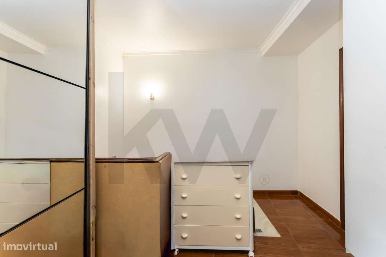 Moradia com Dois Apartamentos Independentes (T3 + T2) | Elevado Potenc - Grande imagem: 3/36