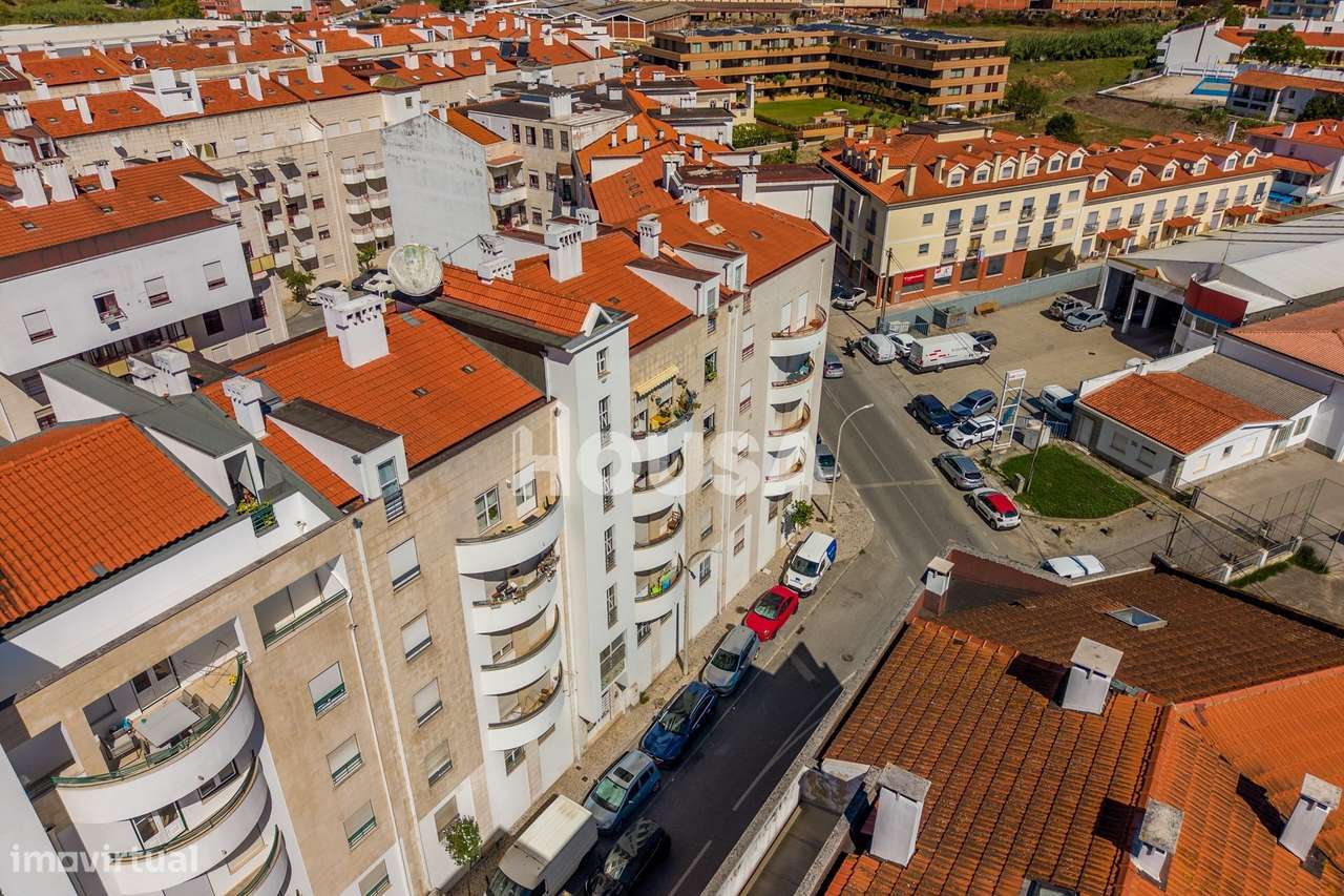 Apartamento T3 com Sótão, Garagem e Terraço – Nova Leiria-51
