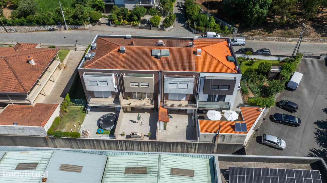 Espetacular Moradia em Banda T4 com jardim  em Sequeira - Braga-31