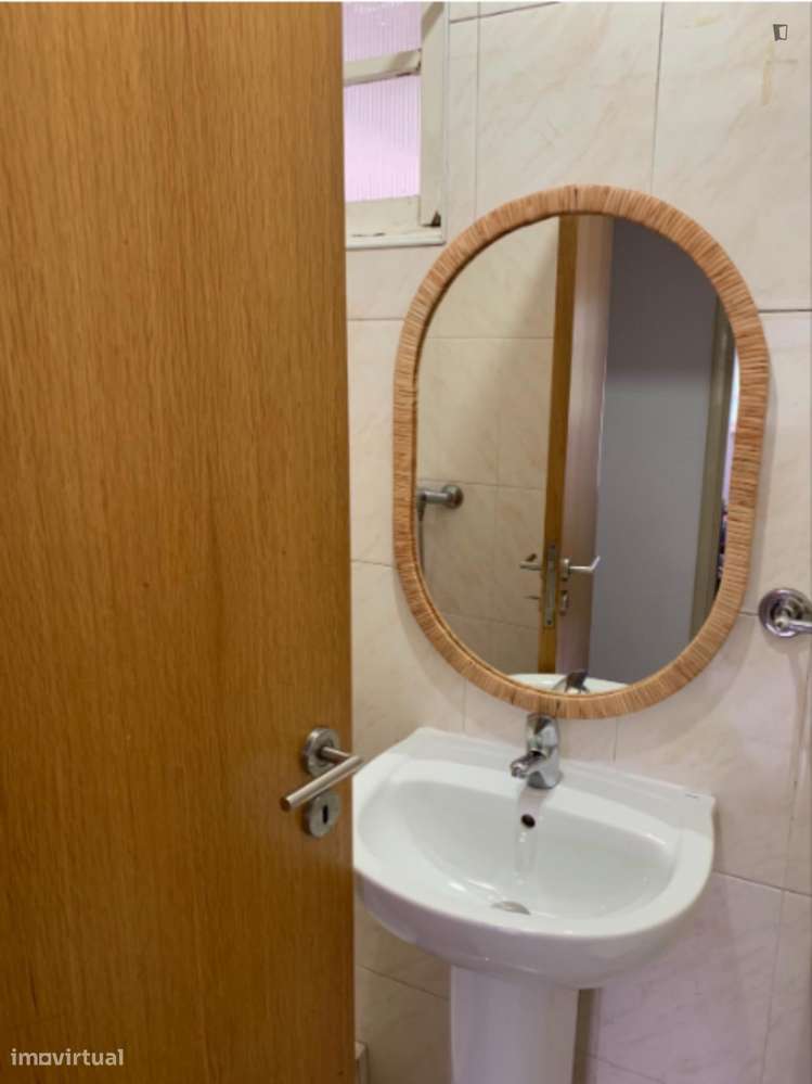 Quarto - localizado em Sé Porto - Grande imagem: 4/12