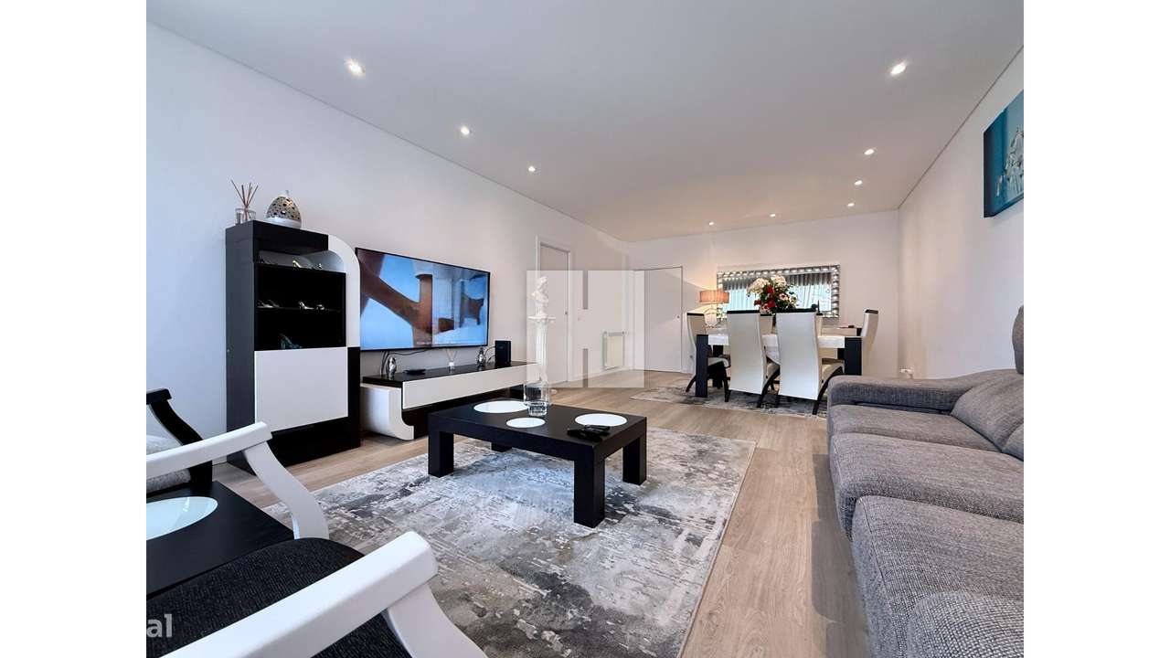 Luxuoso T-3 na Qtª Santa Maria-12