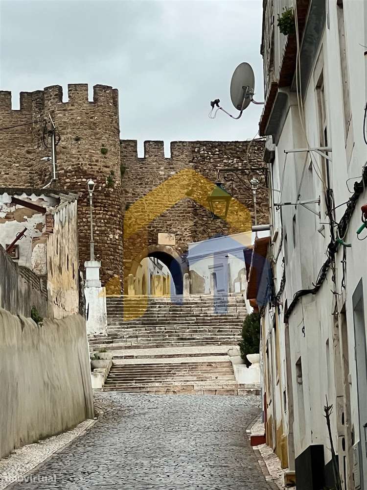 Moradia em Banda com Duas Habitações Independentes – Centro Histórico-2