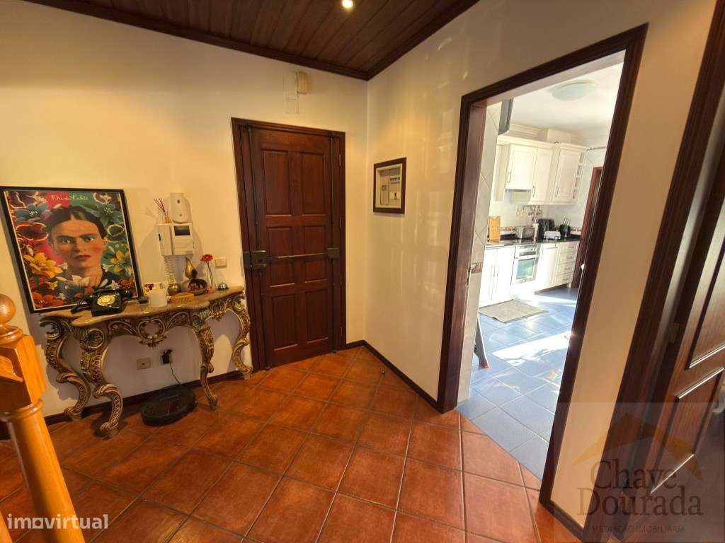 Apartamento T1+2 com garagem, em Santa Clara-5