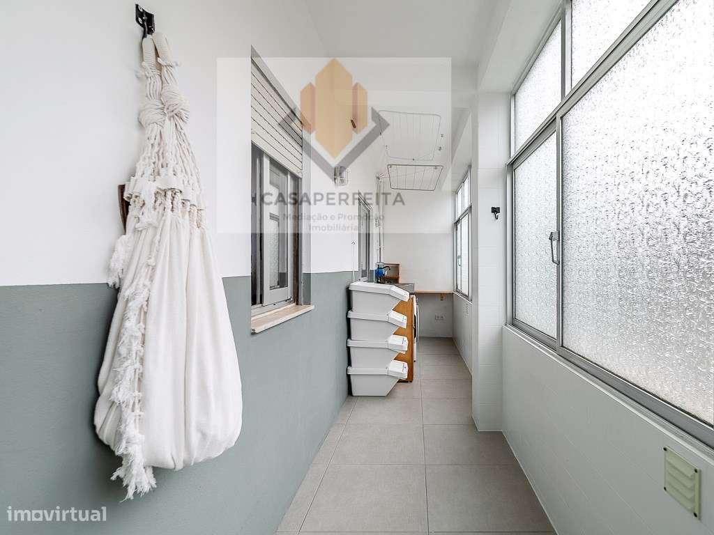 Apartamento T3 Renovado com Varandas, Lugar Garagem e Arrumo - Cent...-13