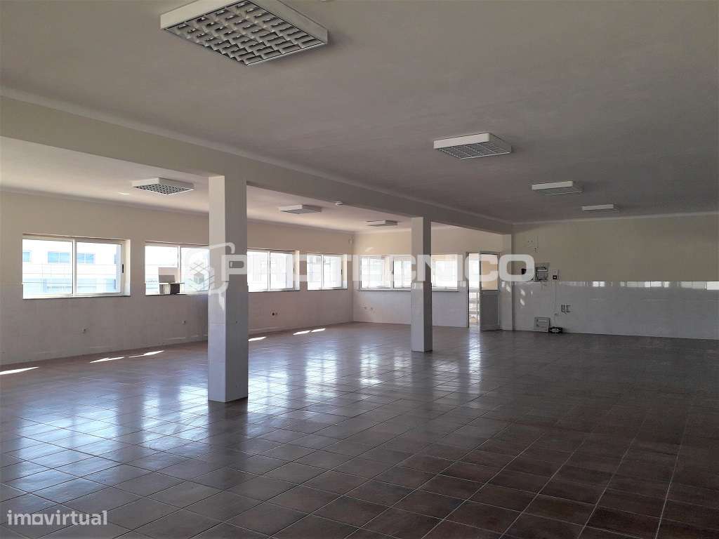 Armazém c/ 1.400m2 – Z. I. da Mota - Grande imagem: 4/15