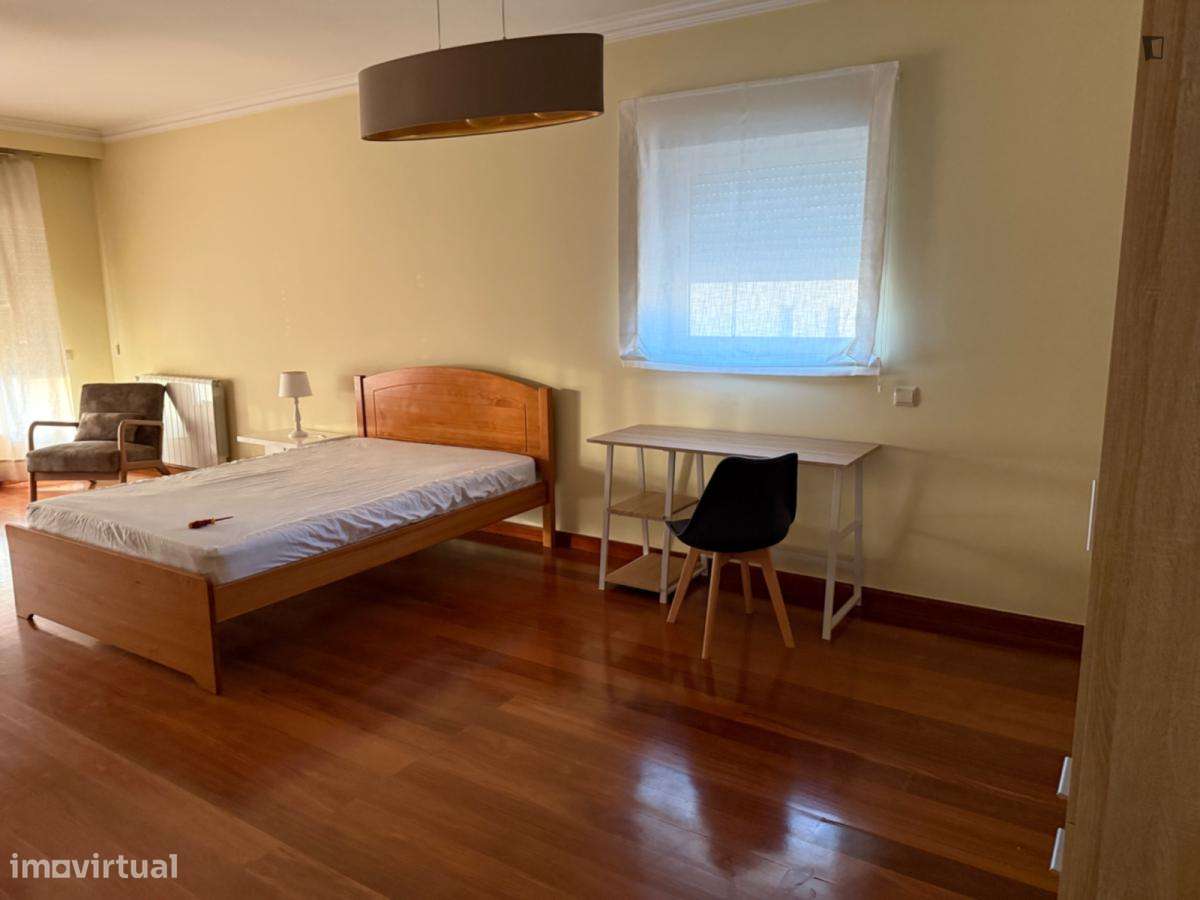 Quarto - localizado em Vermoim Porto - Grande imagem: 5/9