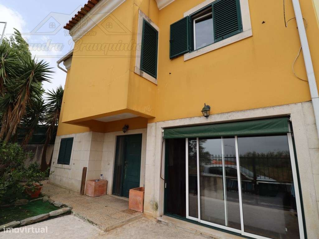 Moradia T4 com Logradouro e Garagem-23