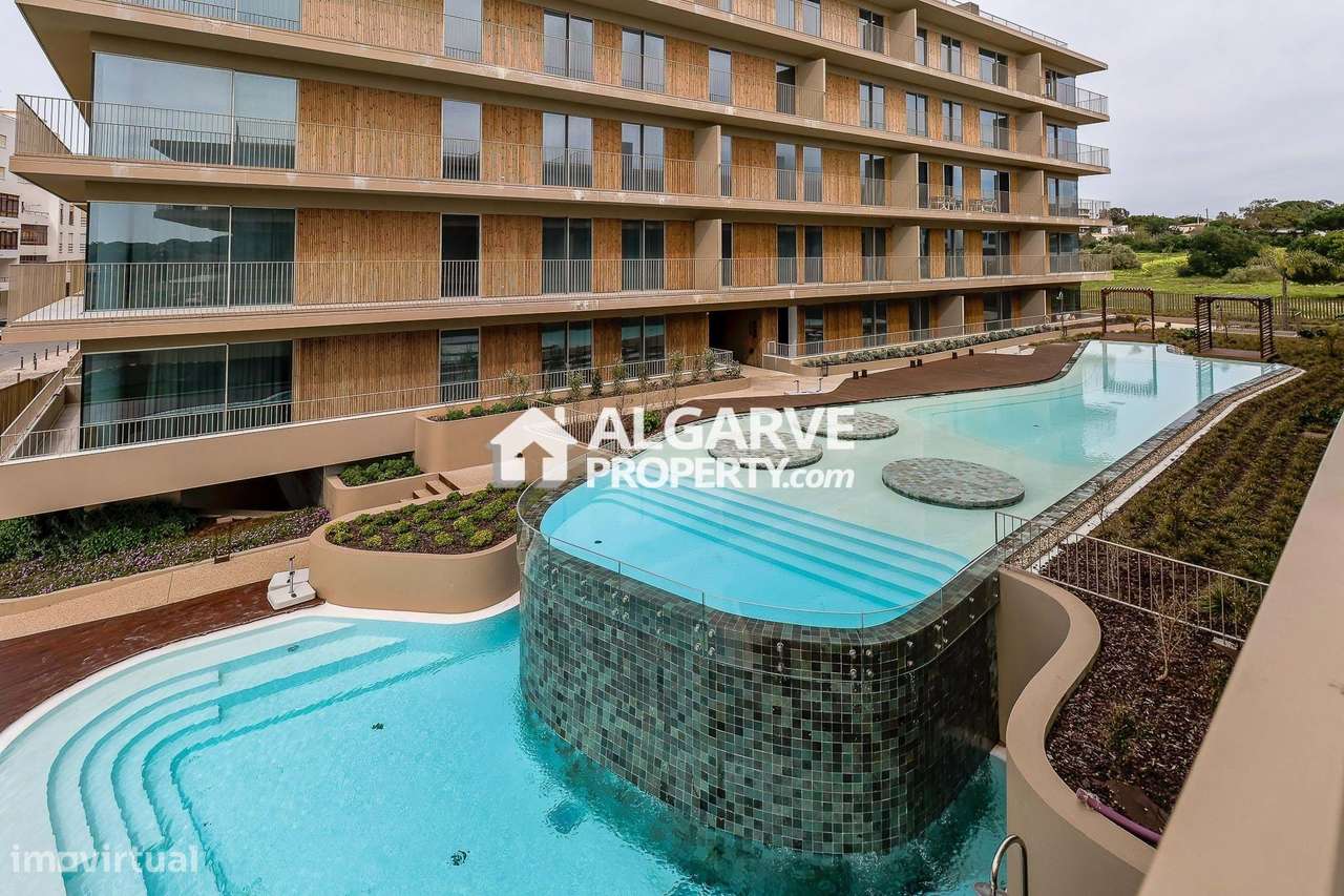 Luxuoso apartamento T4 novo em frente à Praia de Quarteira, Algarve - Grande imagem: 4/26