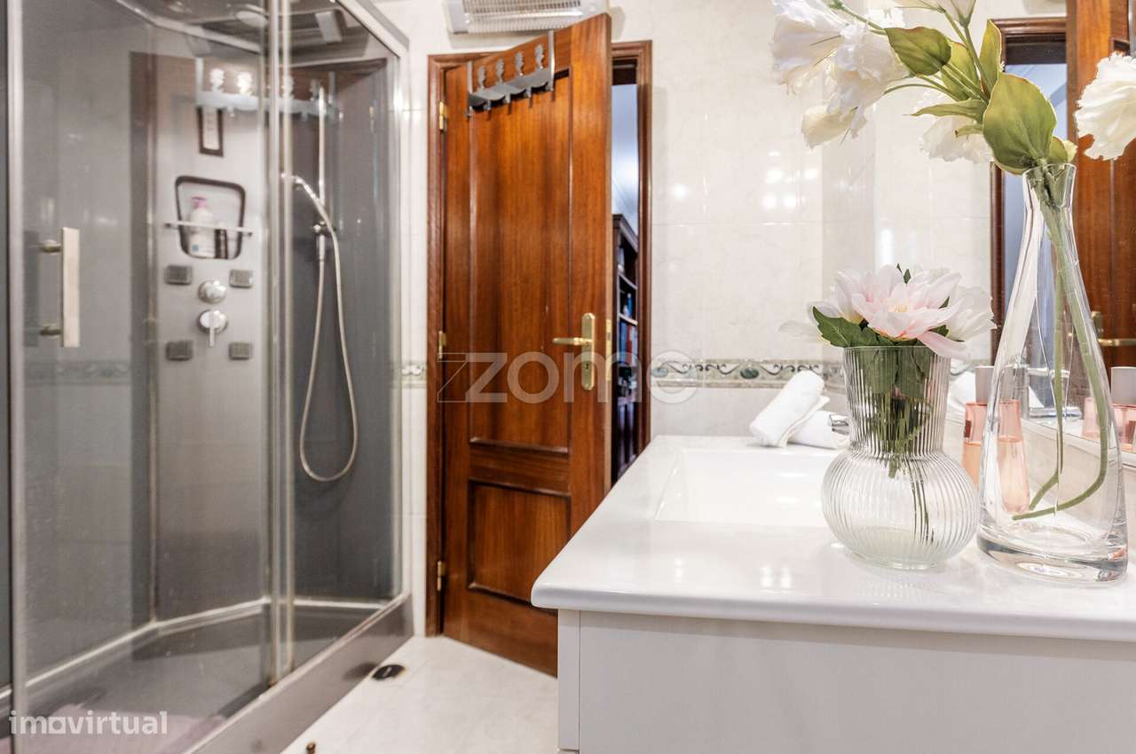 T3 com Lugar Estacionamento privado, perto Metro-13