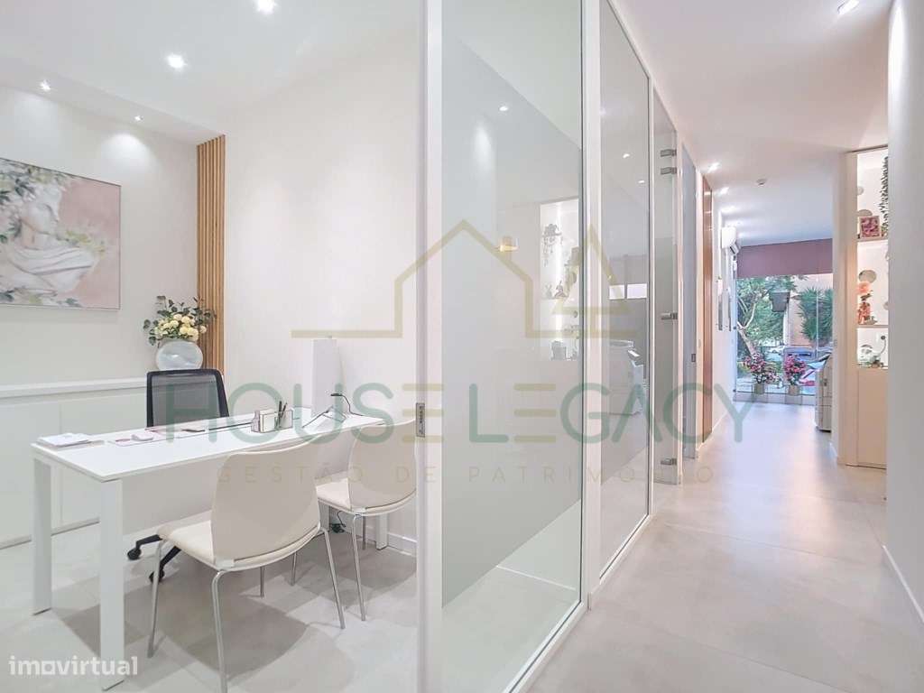 Loja versátil, luminosa e adaptável a várias atividades-15