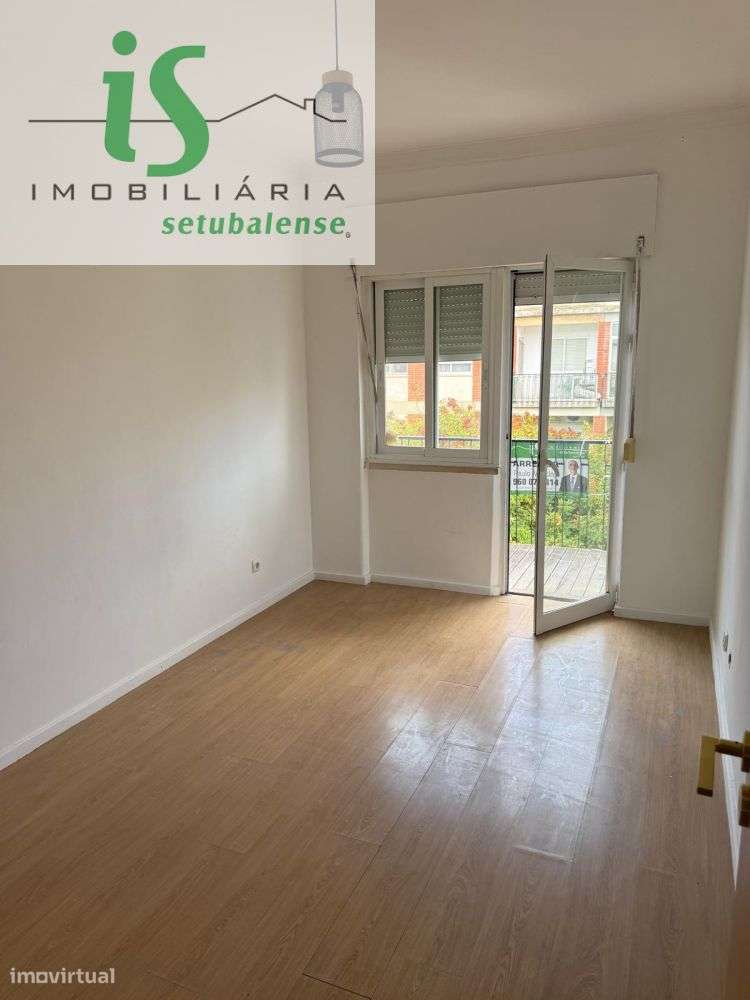 APARTAMENTO T3 NO MONTALVÃO EM SETÚBAL (3º ANDAR SEM ELEVADOR EXCEL-5