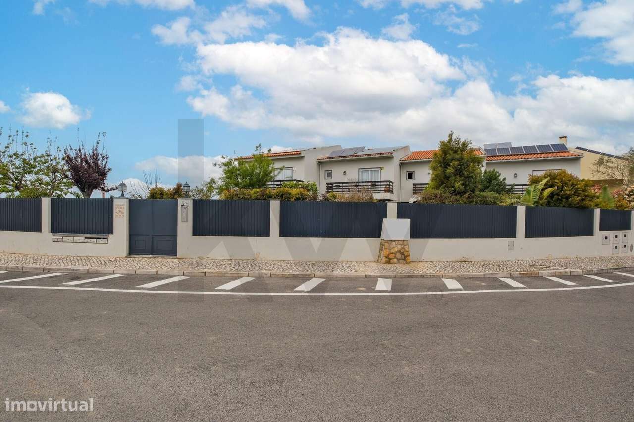Moradia Geminada T4 com Garagem — Condomínio Privado em Alcabideche - Grande imagem: 2/52
