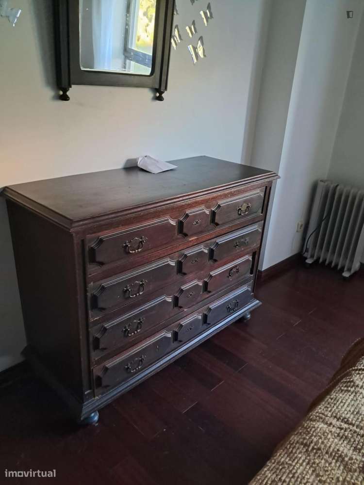 Quarto - localizado em Montes Claros Coimbra - Grande imagem: 3/10