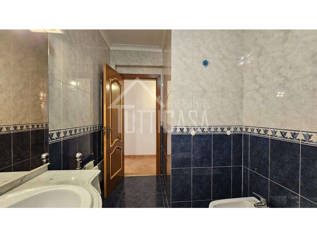 Apartamento T3 com garagem BOX em Alcainça-36