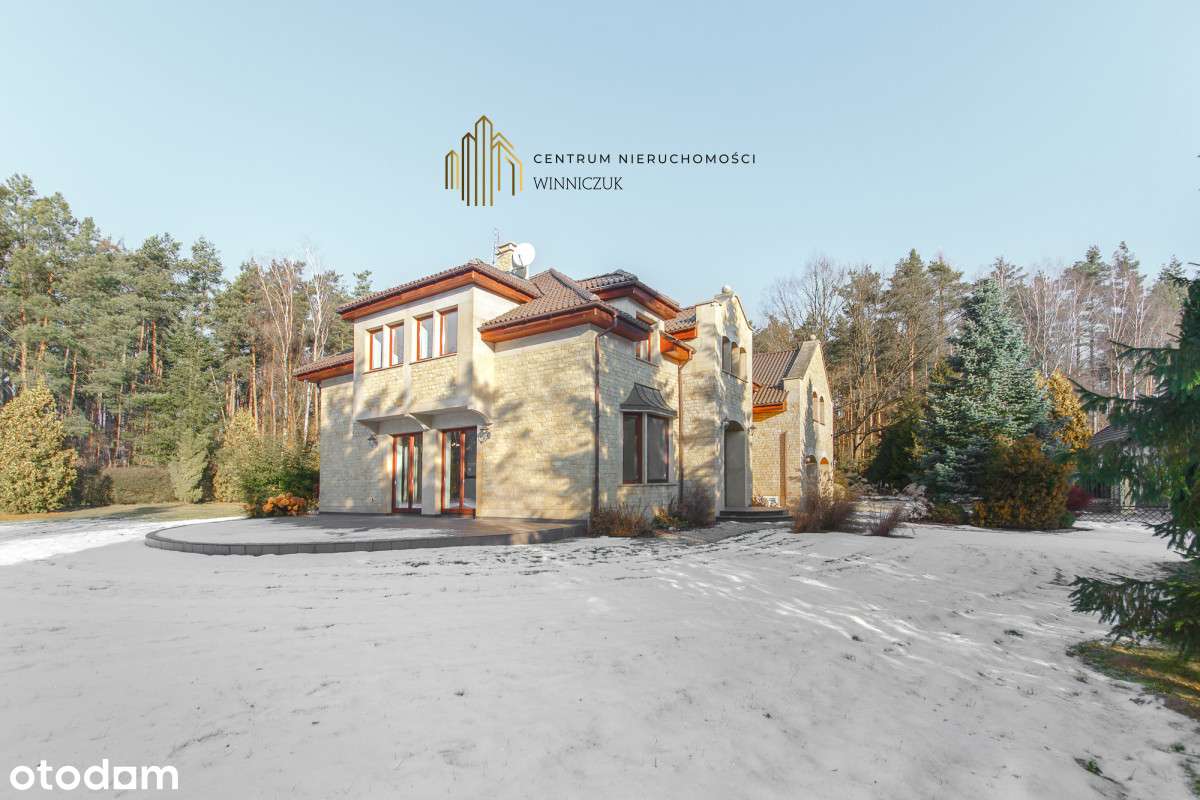 Rezydencja z basenem tuż przy lesie-0