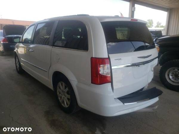 Chrysler Town & Country - 3